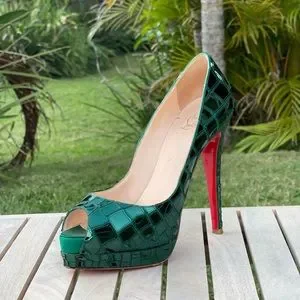 シューズ・サンダルその他 CHRISTIAN LOUBOUTIN Woman Pumps Green 3240537 E695 Christian Louboutin Green Patent Leather Lady Peep Platform